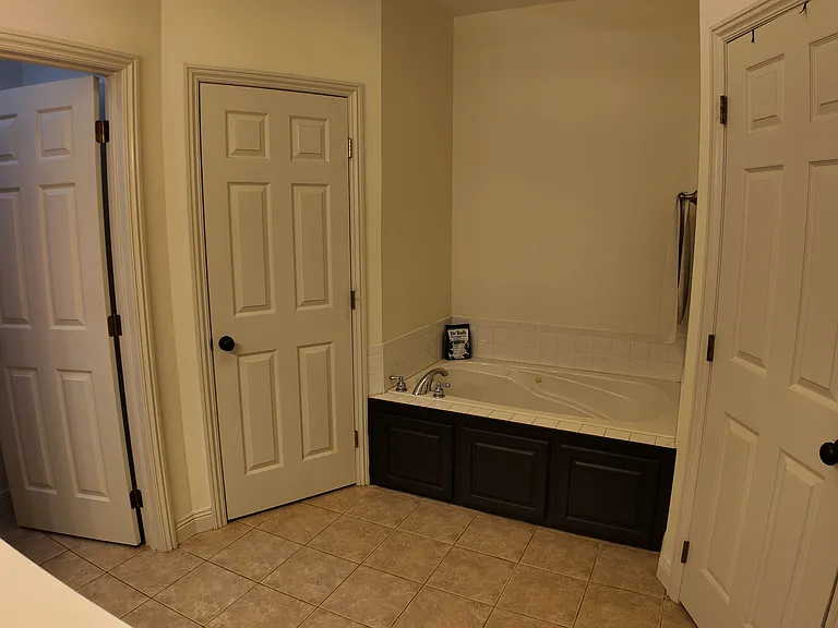 1624 Brewster Ln — Photo 7