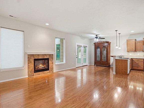 5th image of 610 S Dartmouth Ln