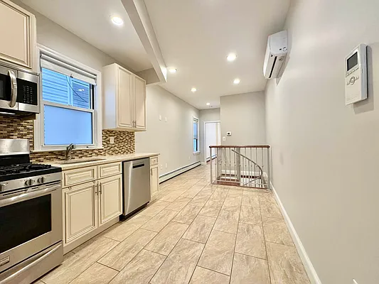 Rented by Astoria Realty | media 1