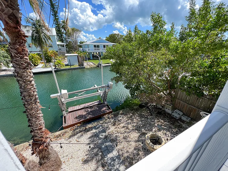 37 Palm Dr — Photo 2