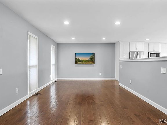 5th image of 12026 Foxpoint Dr