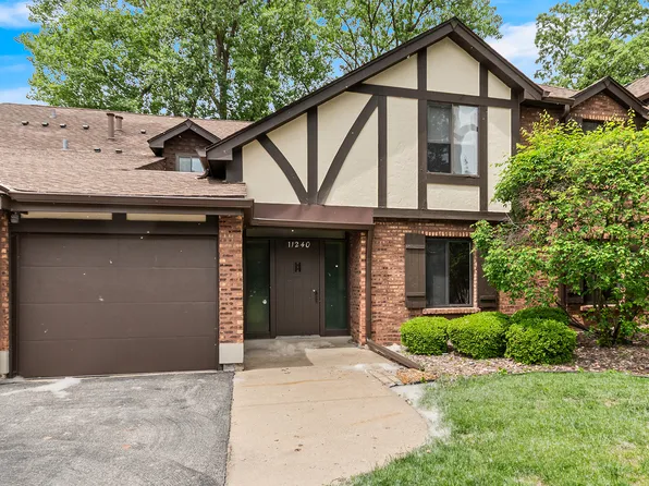 11240 Sycamore Ln #60D, Palos Hills, IL 60465