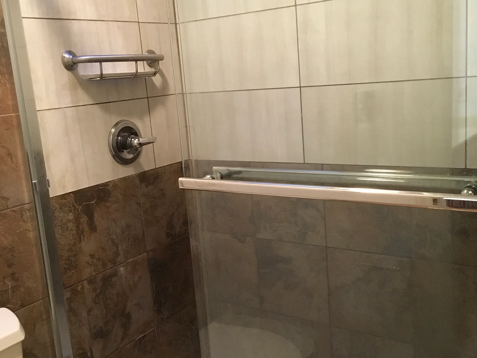 3 bed, 2.5 bath, 2110 sqft, $2,300 — Photo 3