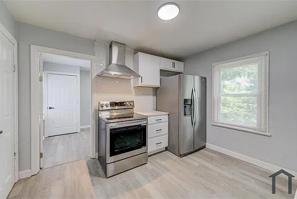 3 bed, 840 sqft, $1,760 — Photo 2