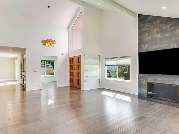 5th image of 321 Green Hills Dr