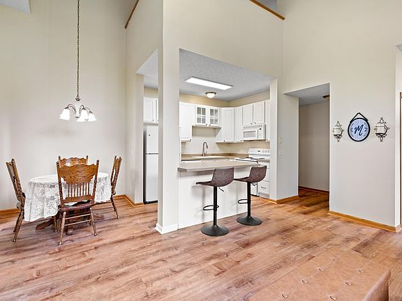 4th image of 7625 Lachman Ave NE