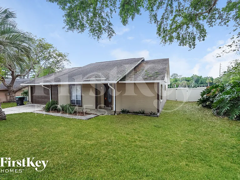 7652 Clubhouse Estates Dr — Photo 2