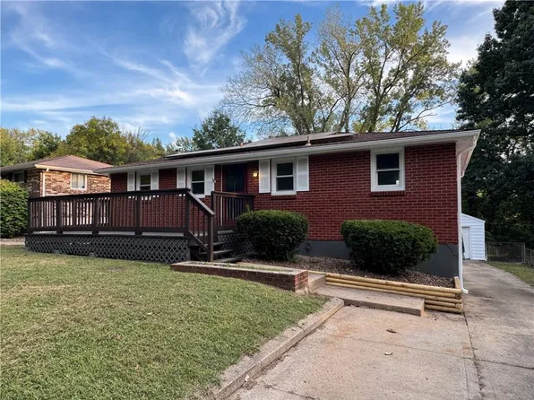 4417 NE Sunnybrook Ln, Kansas City, MO 64117