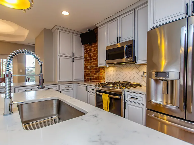510 E St NE #A — Photo 15