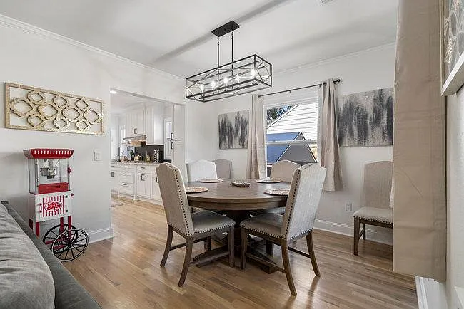 E 17th Pl S — Photo 10
