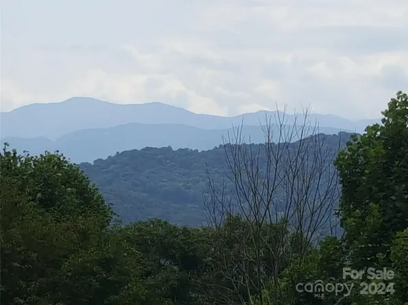 102 Amber Sky Dr, Waynesville, NC 28785