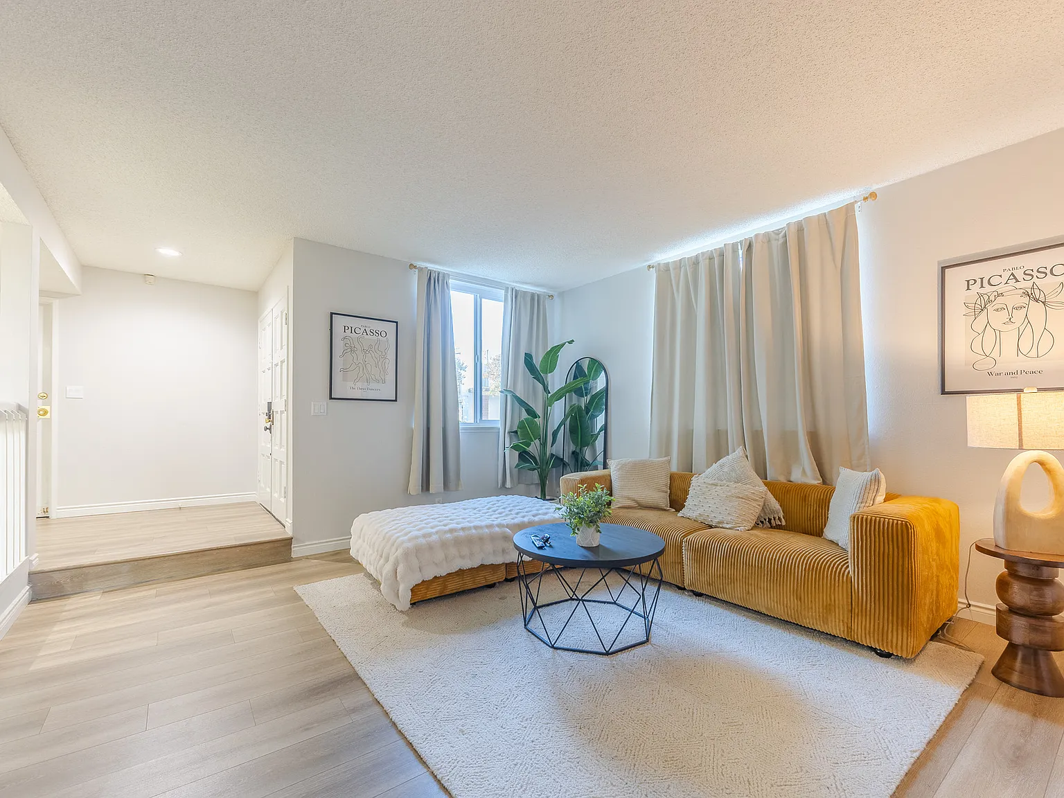 3 bed, 2094 sqft, $7,900 — Photo 3