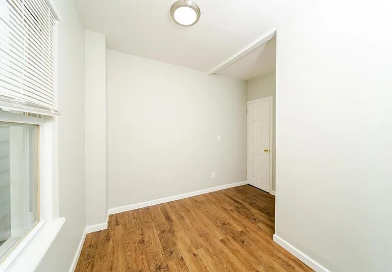 28 Lancaster St — Photo 11