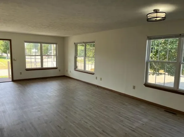 1000 Brown Bark Ct, Jamestown, OH 45335