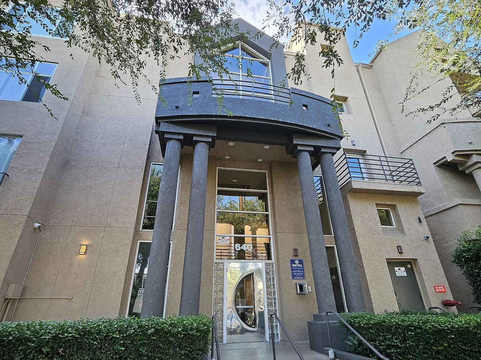 2 bed, 916 sqft, $2,000 — Photo 2