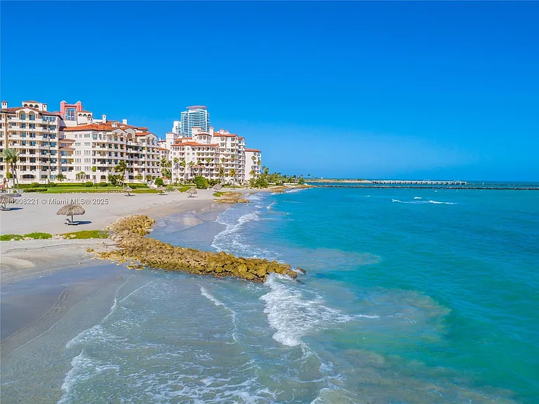 5142 Fisher Island Dr #5142 — Photo 42