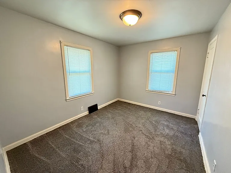2124 Lansing Ave — Photo 13