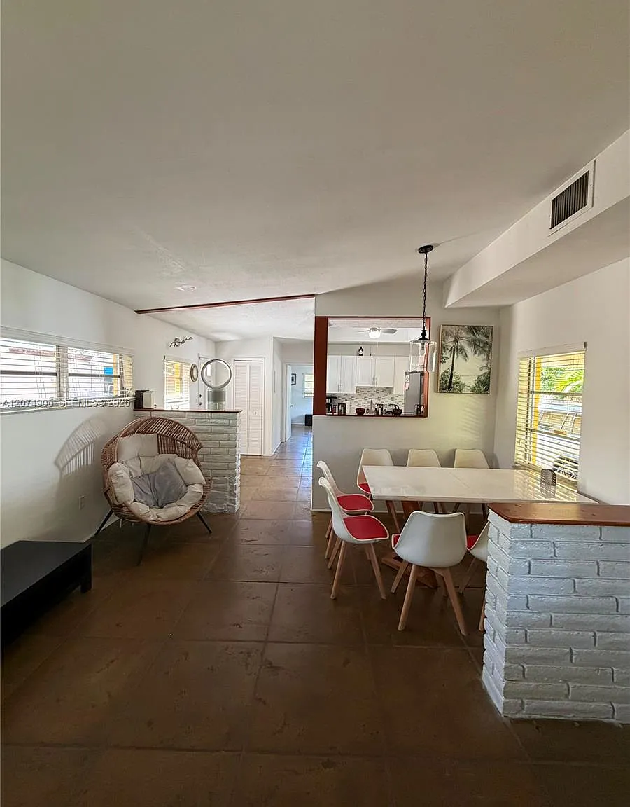 Hollywood Lakes Section — Photo 2
