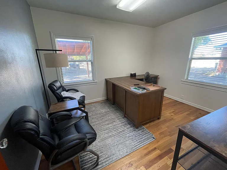 1225 N Main St — Photo 20