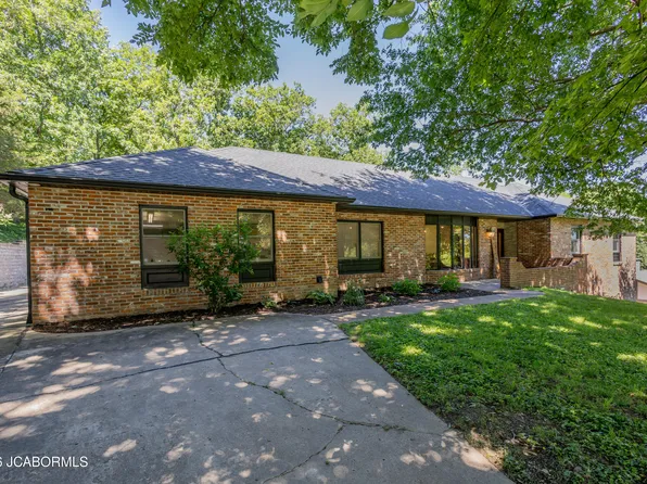 320 Fox Creek Rd, Jefferson City, MO 65109