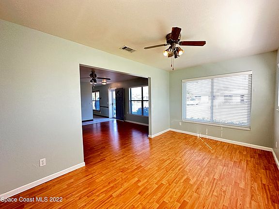 4th image of 2395 Lakeview Dr