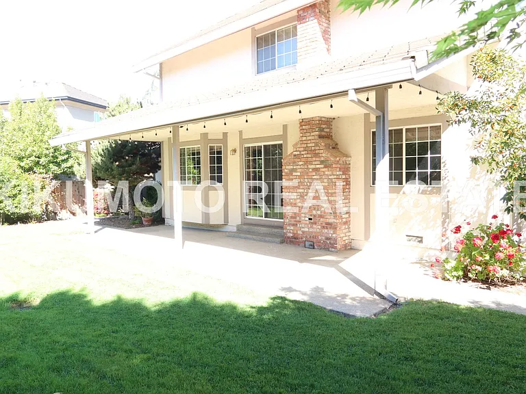 808 Cobble Cove Ln — Photo 9