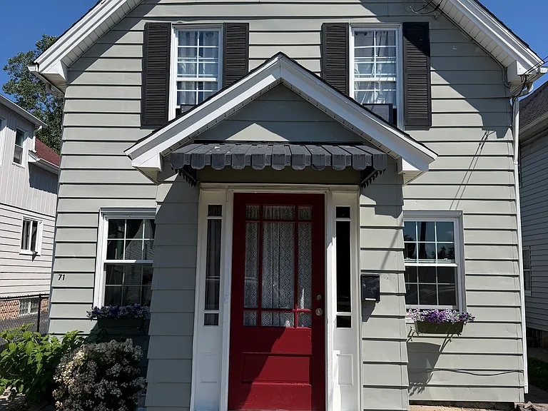 71 Sawyer Ave — Photo 1