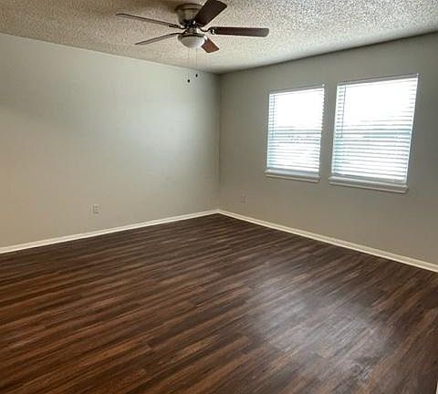 2nd image of 115 Sycamore Dr #109