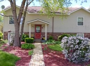 29315 Bushnell Rd, Burlington, WI 53105