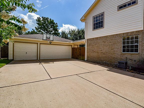 2nd image of 16819 Laguna Springs Dr