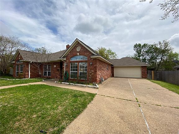 2nd image of 1608 Panther Ln