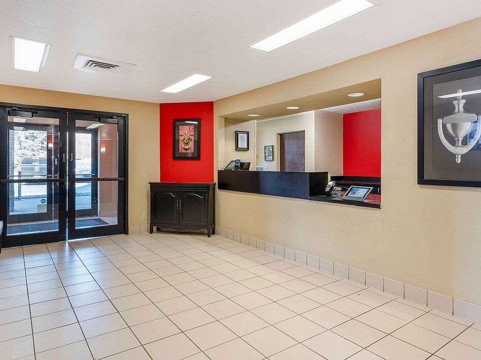 Lobby and Guest Check-in