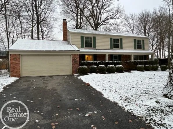 30576 E Lincolnshire St, Beverly Hills, MI 48025