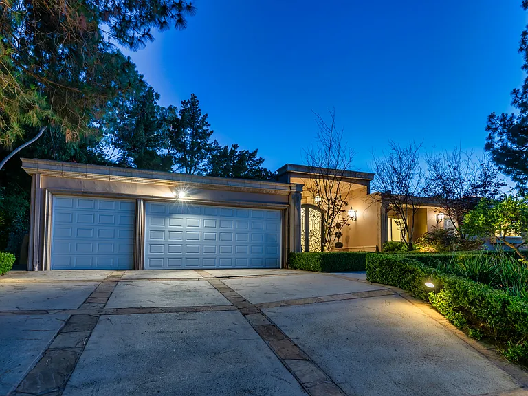 1915 Loma Vista Dr — Photo 6