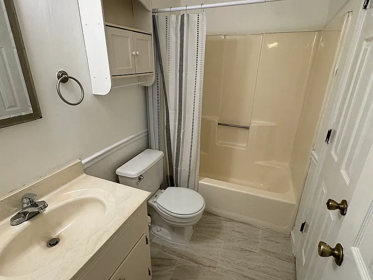 100 Barrington Dr #2 — Photo 9