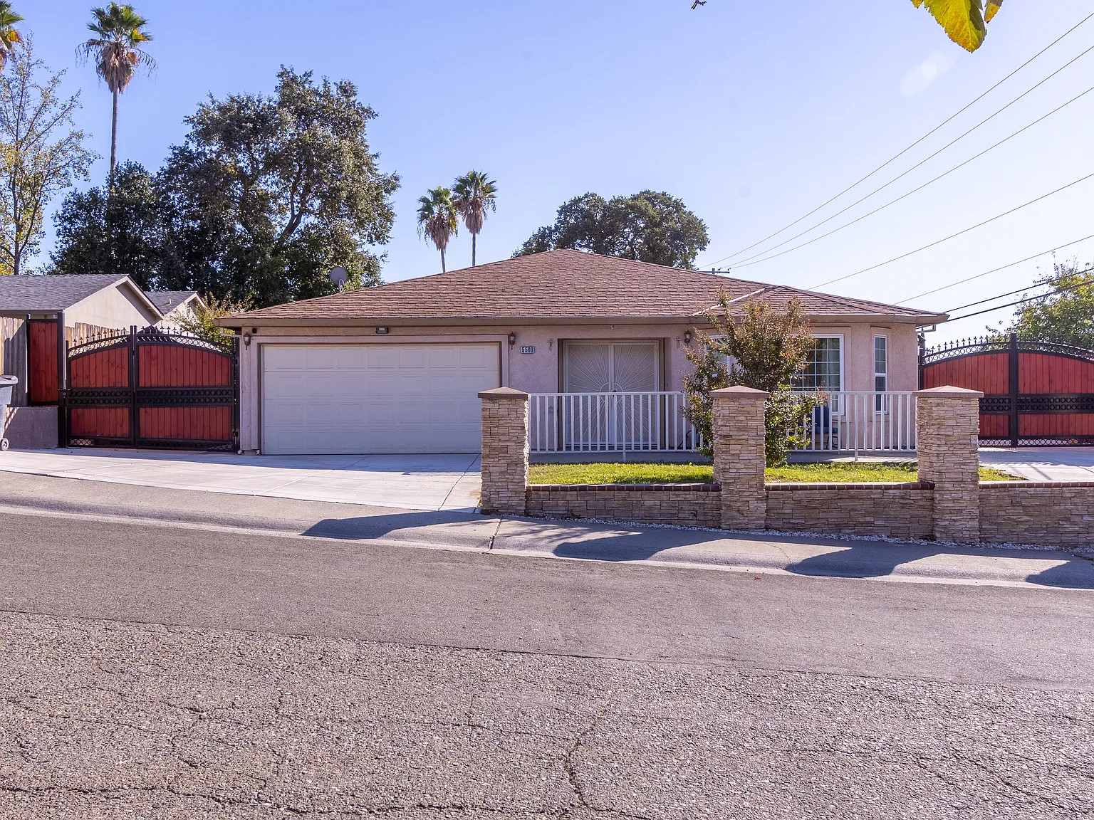 5500 Sunset Oak Ct — Photo 1