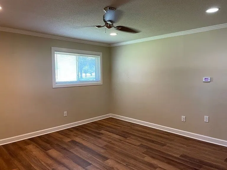 5719 Fairview Dr — Photo 12