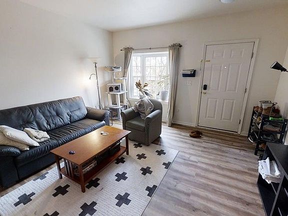 3rd image of 1167 Freesia Ct