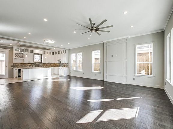 3rd image of 902 S Marlborough Ave