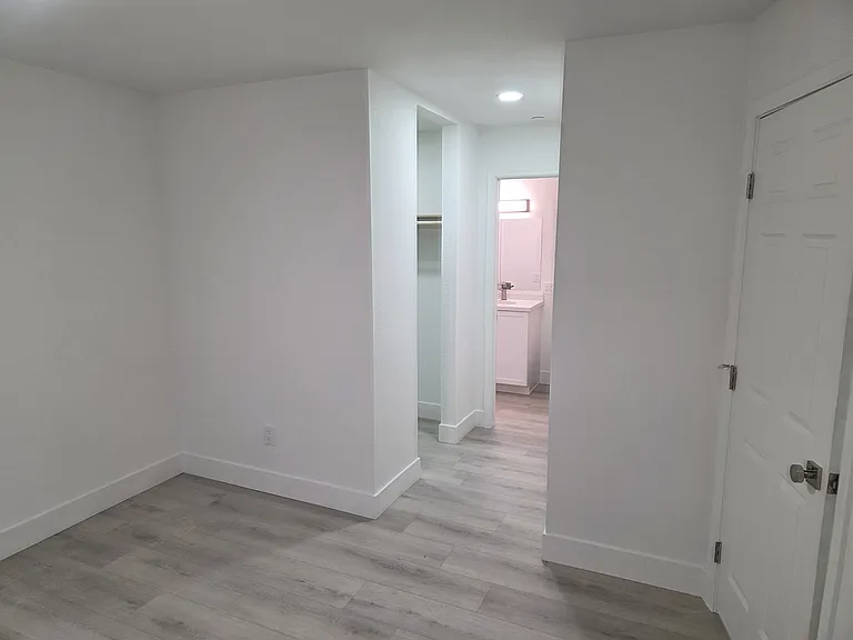 2943 E Beck Ln #4 — Photo 7