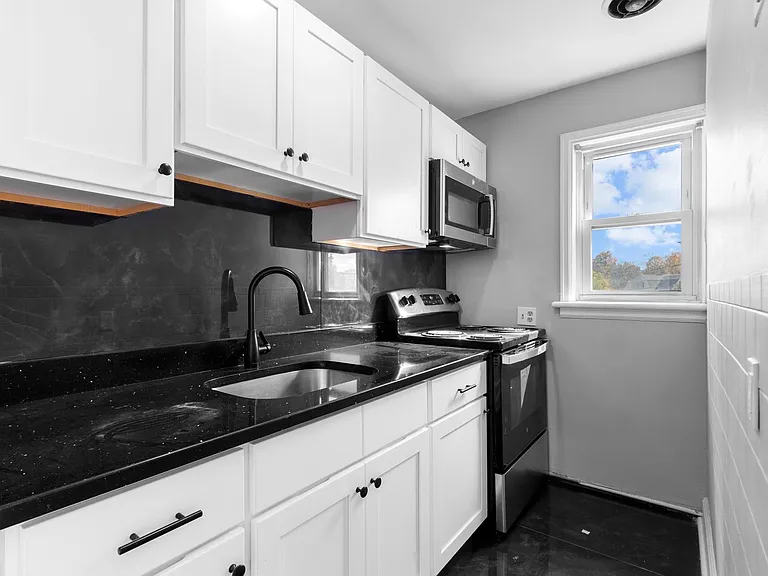 26 Golden Hill St — Photo 4