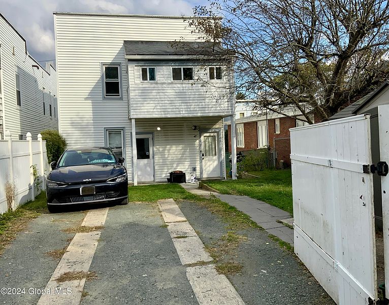 4th image of 1517 6th Avenue