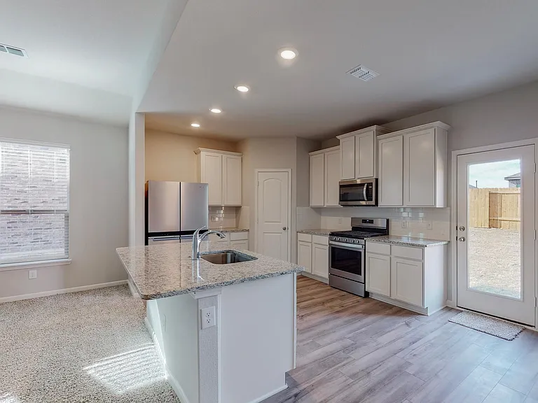 2113 Emma Ct — Photo 18