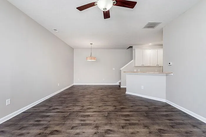 2360 Colfax Ln — Photo 4