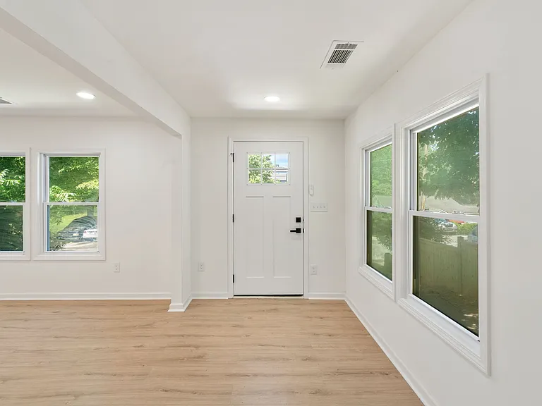 149 Edwards St NW — Photo 8
