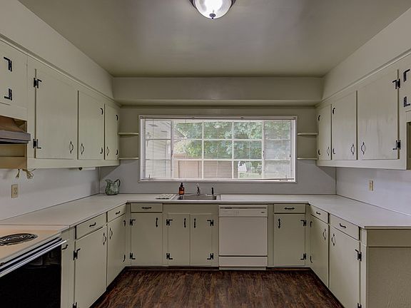 5th image of 1803 Eisenhower Dr
