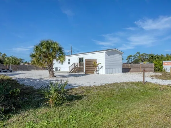 3230 Smith St, Englewood, FL 34224