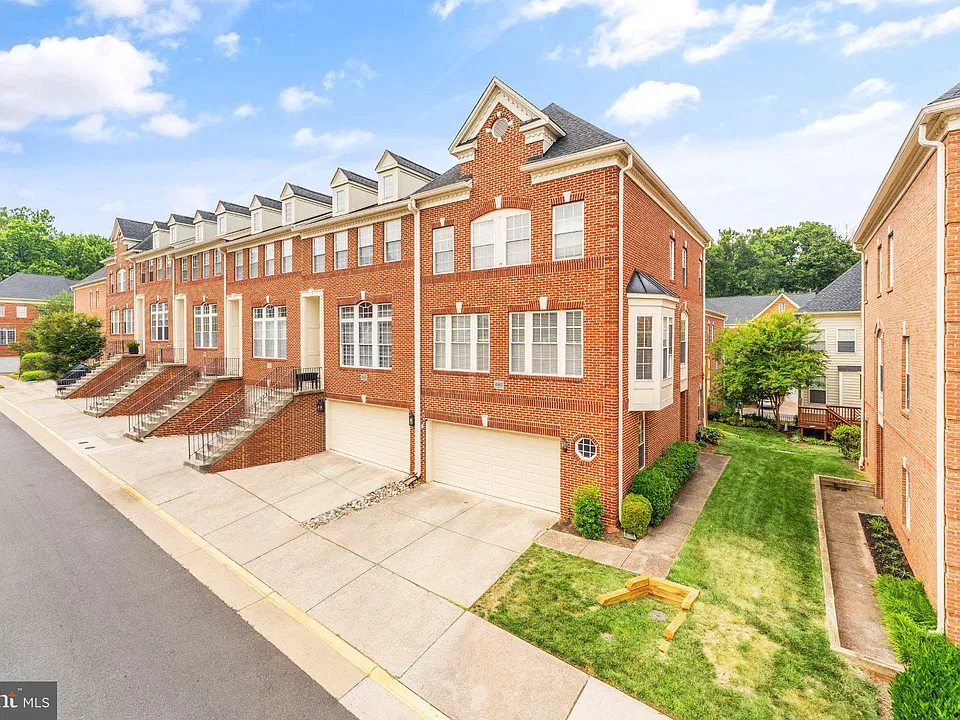 47857 Scotsborough Sq