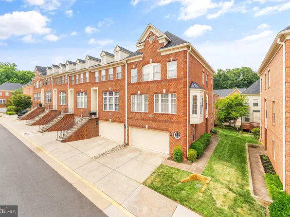 47857 Scotsborough Sq, Sterling, VA 20165