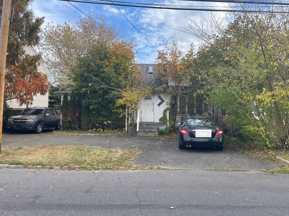 43 Baylawn Ave, Copiague, NY 11726